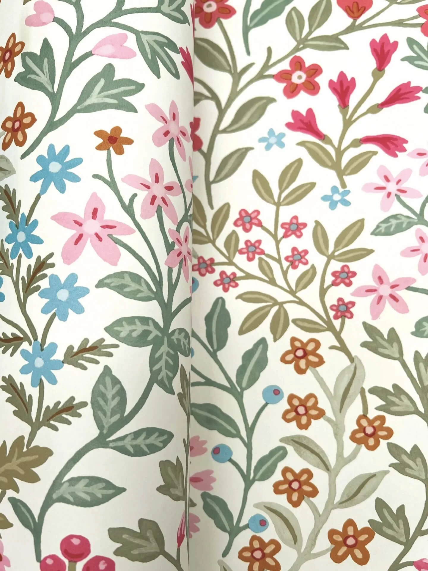 Magnolia Home Garden Terrace - White & Multicolor Wallpaper | Buy Online Magnolia Home Garden Terrace wallpaper, color White & Multicolor, SKU MF4726
