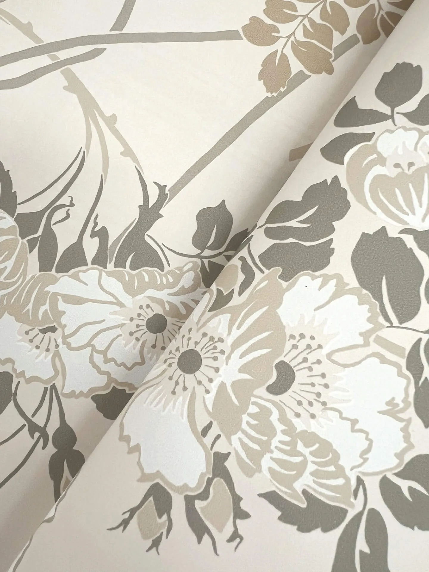 Magnolia Home Gwendolyn wallpaper, color Ivory & Grey, SKU MF4753