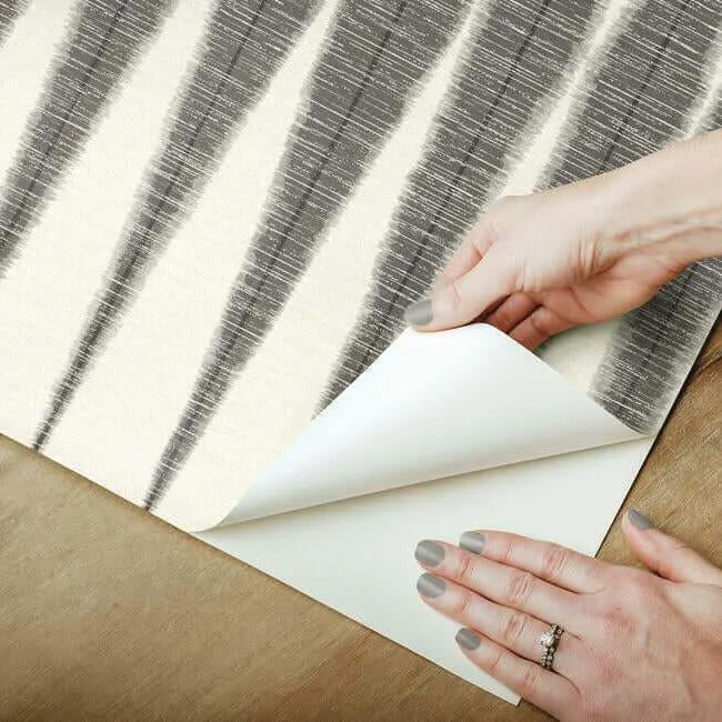 Magnolia Home Magnolia Home Handloom wallpaper, color Black, SKU PSW1004RL