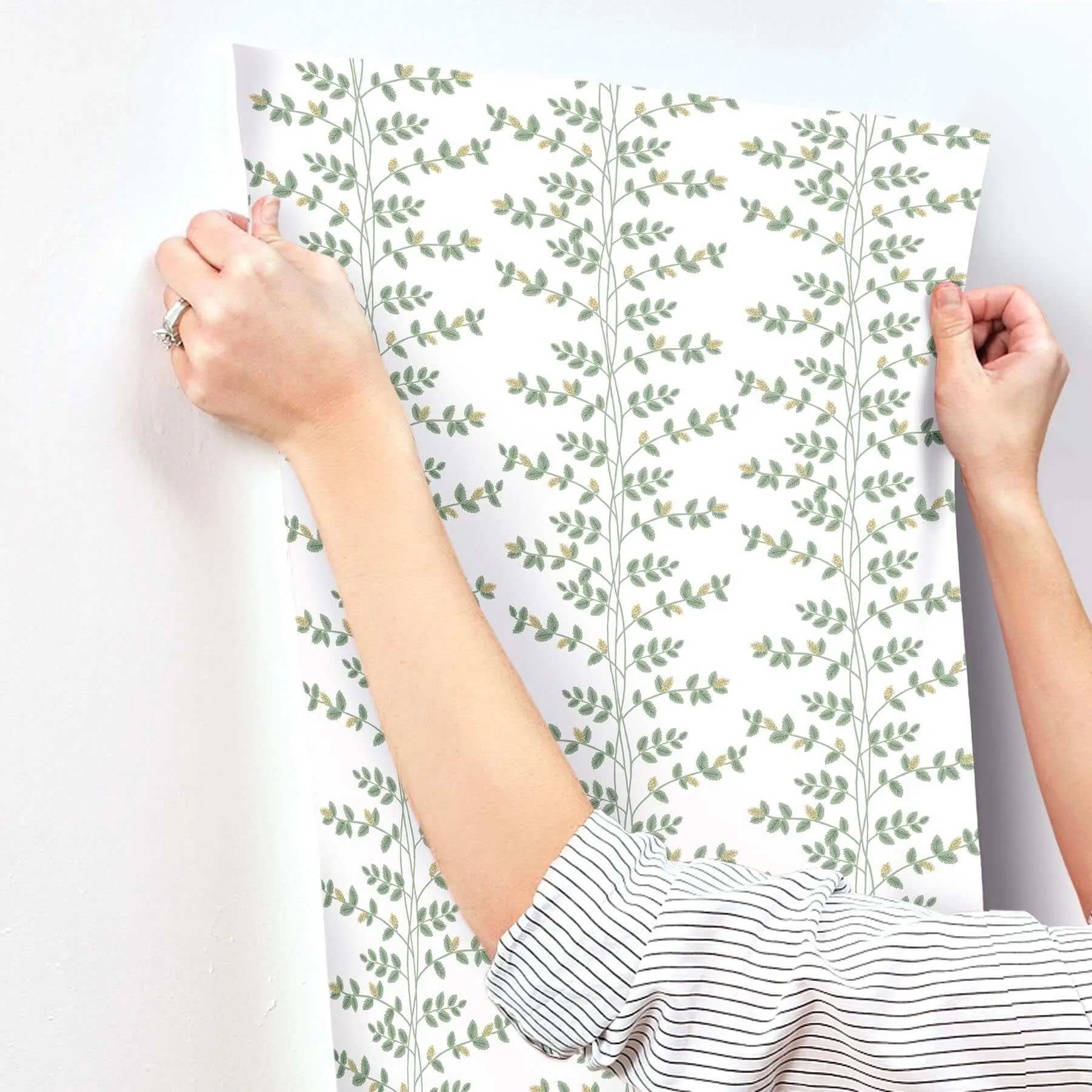 Rifle Paper Co. Climbing Vine wallpaper, color Gold, SKU RF7424