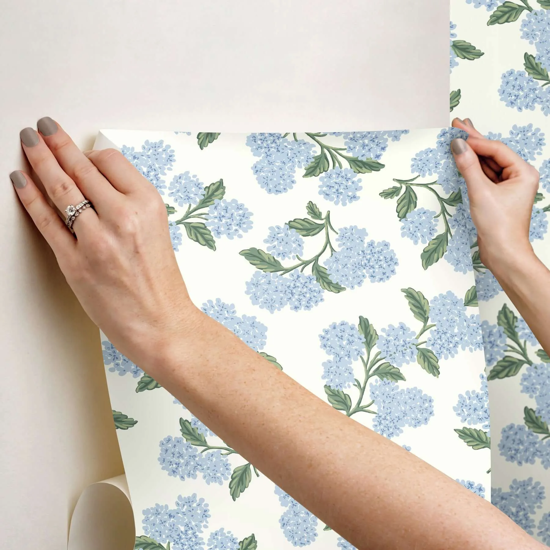 Rifle Paper Co. Hydrangea - Blue & White Wallpaper | Buy Online Rifle Paper Co. Hydrangea wallpaper, color Blue & White, SKU PSW1617RL