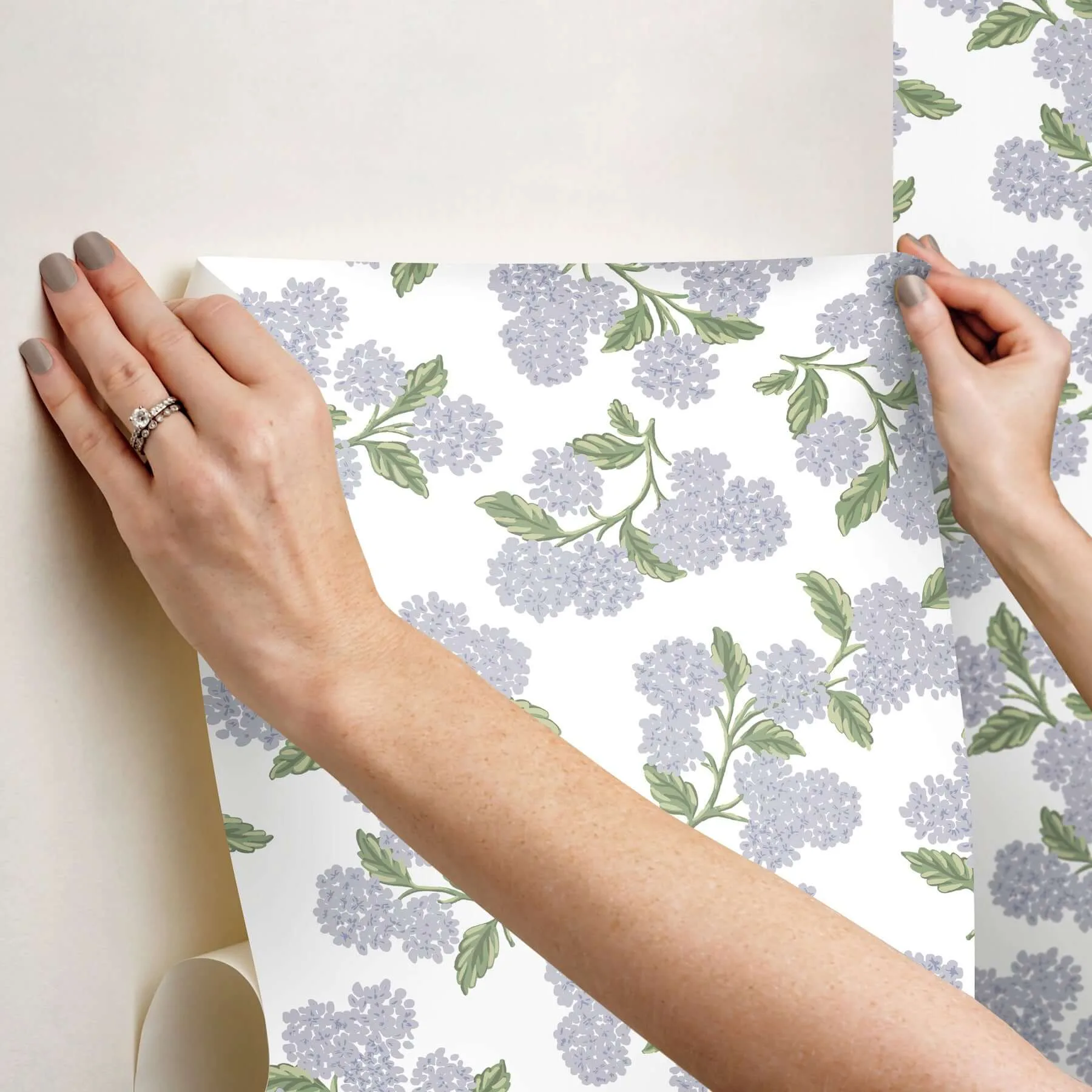 Rifle Paper Co. Hydrangea wallpaper, color Lilac & White, SKU PSW1621RL
