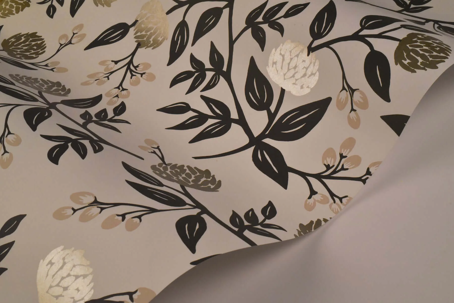 Rifle Paper Co. Peonies - White & Black Wallpaper | Buy Online Rifle Paper Co. Peonies wallpaper, color White & Black, SKU RI5150