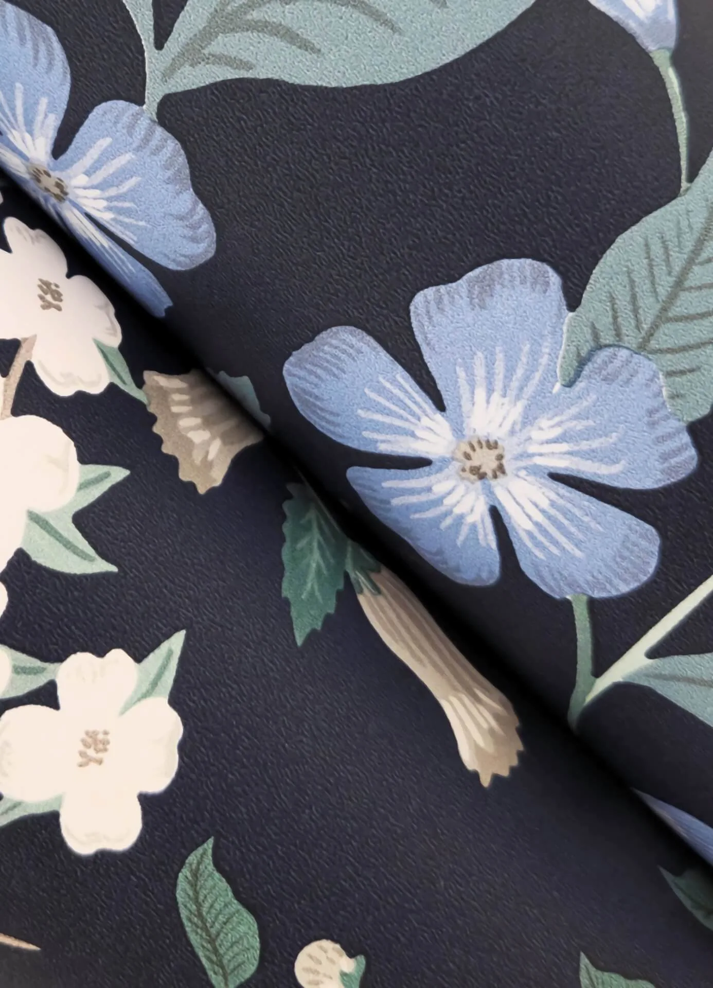 Rifle Paper Co. Sweetbrier wallpaper, color Navy, SKU PSW1544RL