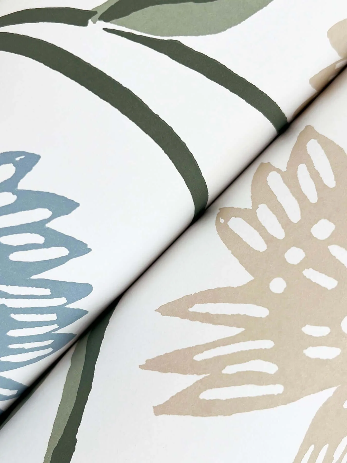 Rifle Paper Co. Aster - White Wallpaper | Buy Online Rifle Paper Co. Aster wallpaper, color White, SKU RF7431