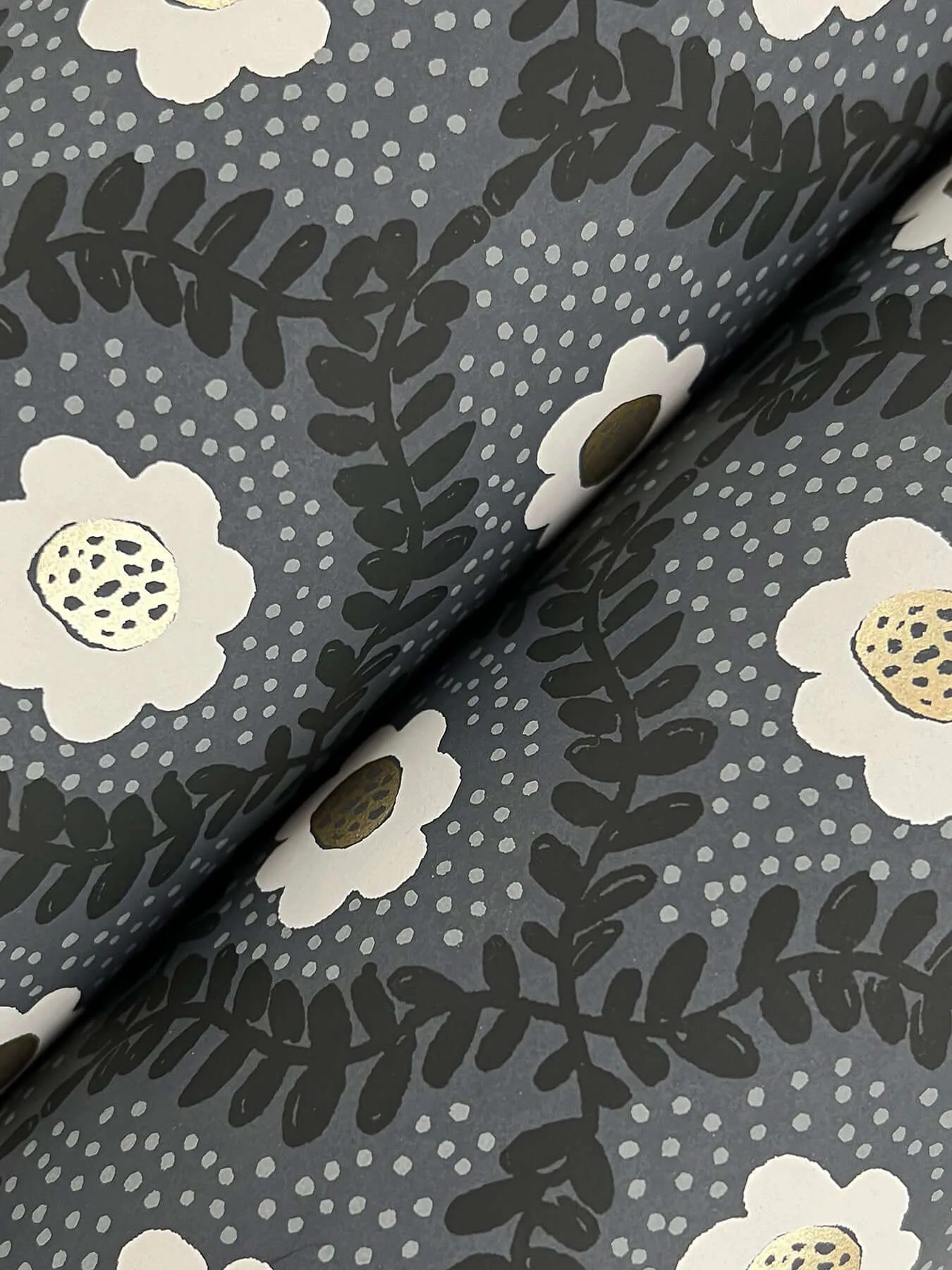 Rifle Paper Co. Emma wallpaper, color Black, SKU RF7442