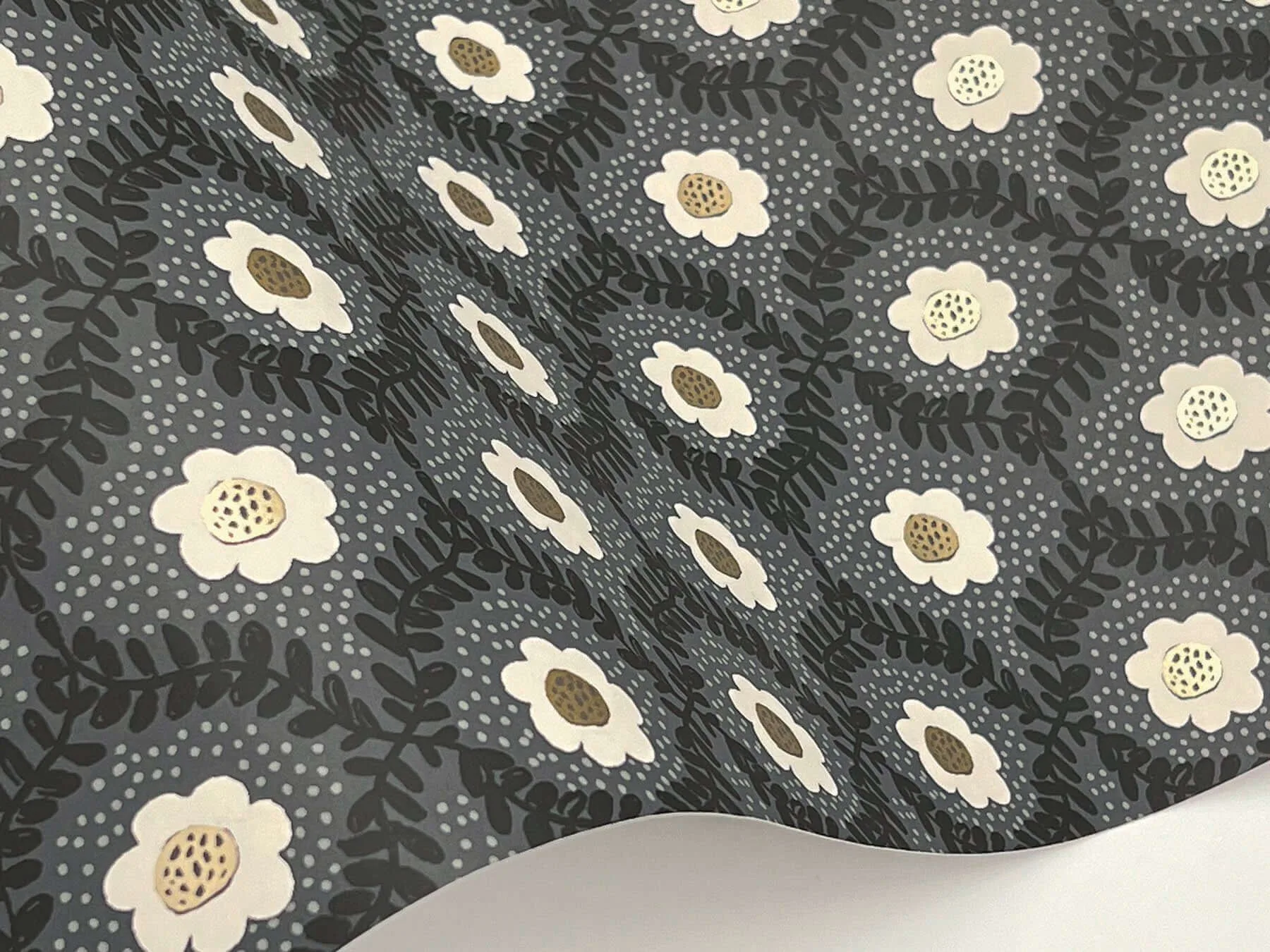 Rifle Paper Co. Emma wallpaper, color Black, SKU RF7442