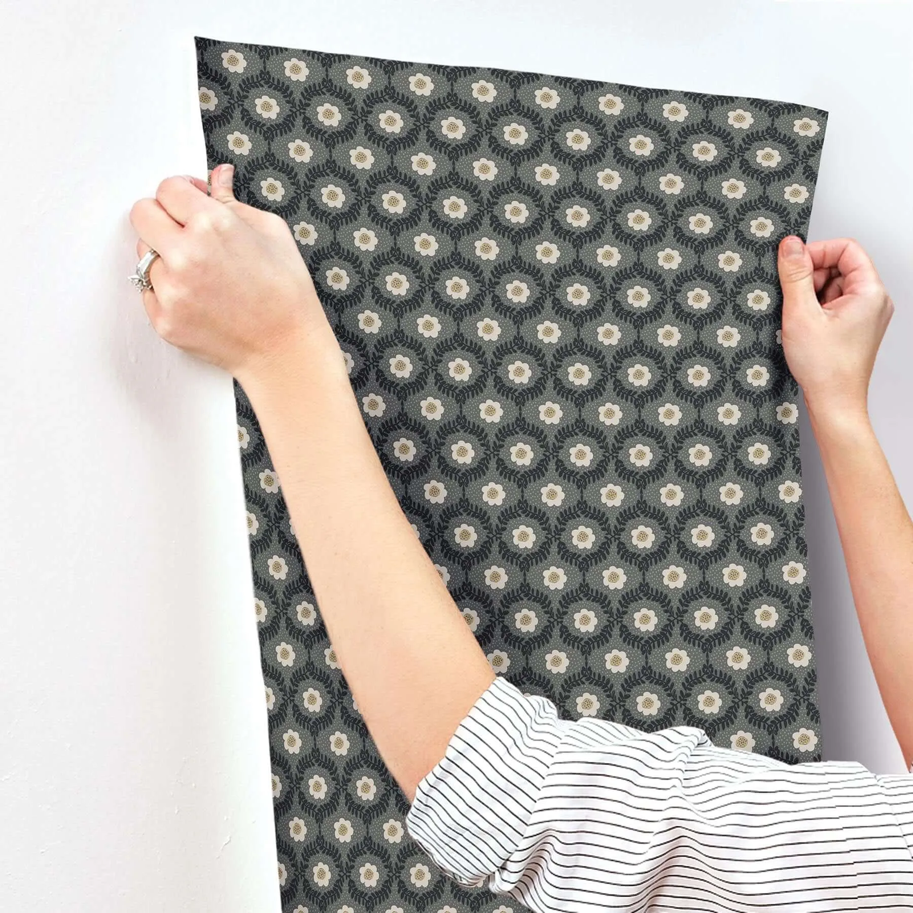 Rifle Paper Co. Emma wallpaper, color Black, SKU RF7442