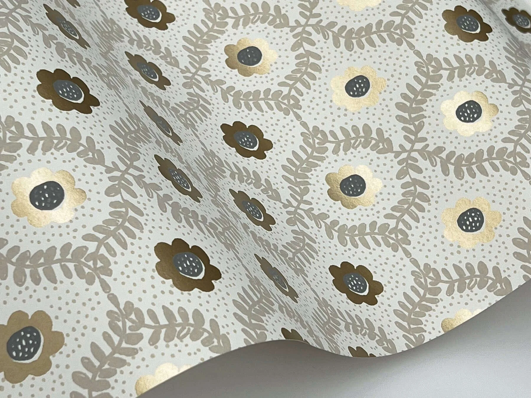 Rifle Paper Co. Emma - Linen Wallpaper | Buy Online Rifle Paper Co. Emma wallpaper, color Linen, SKU RF7443