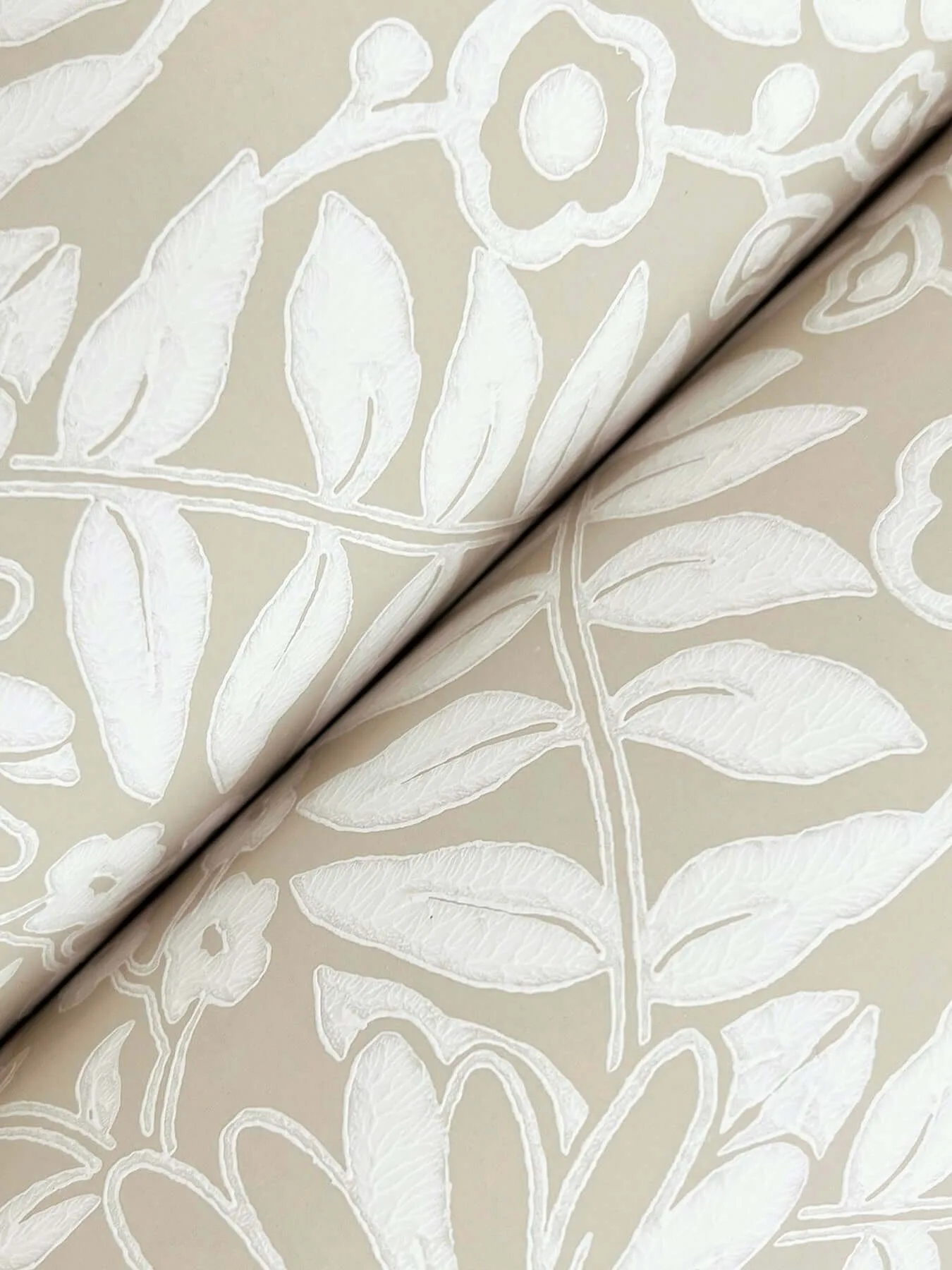 Rifle Paper Co. Pineapple Damask wallpaper, color Linen, SKU RF7485