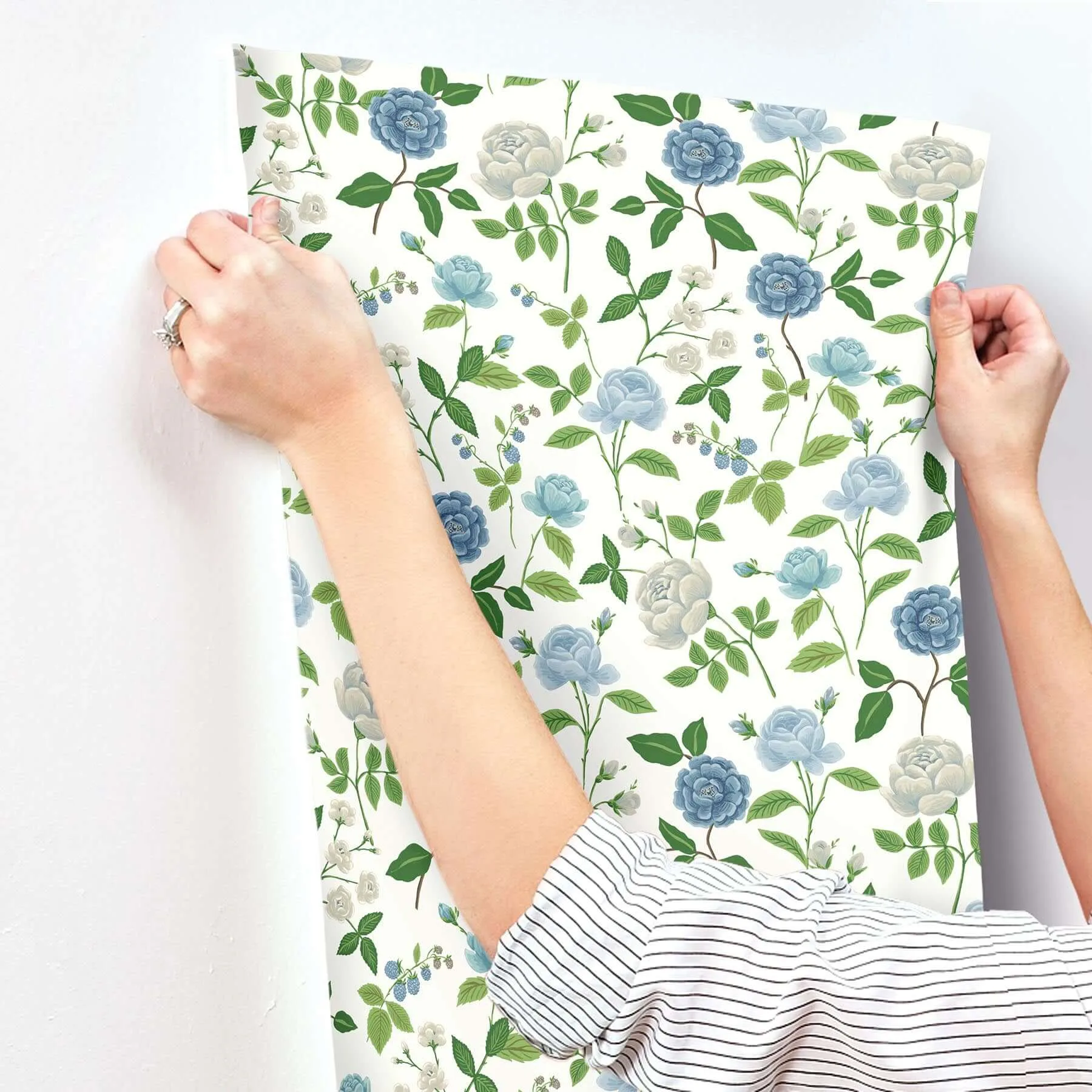 Rifle Paper Co. Roses wallpaper, color Blue, SKU RF7543