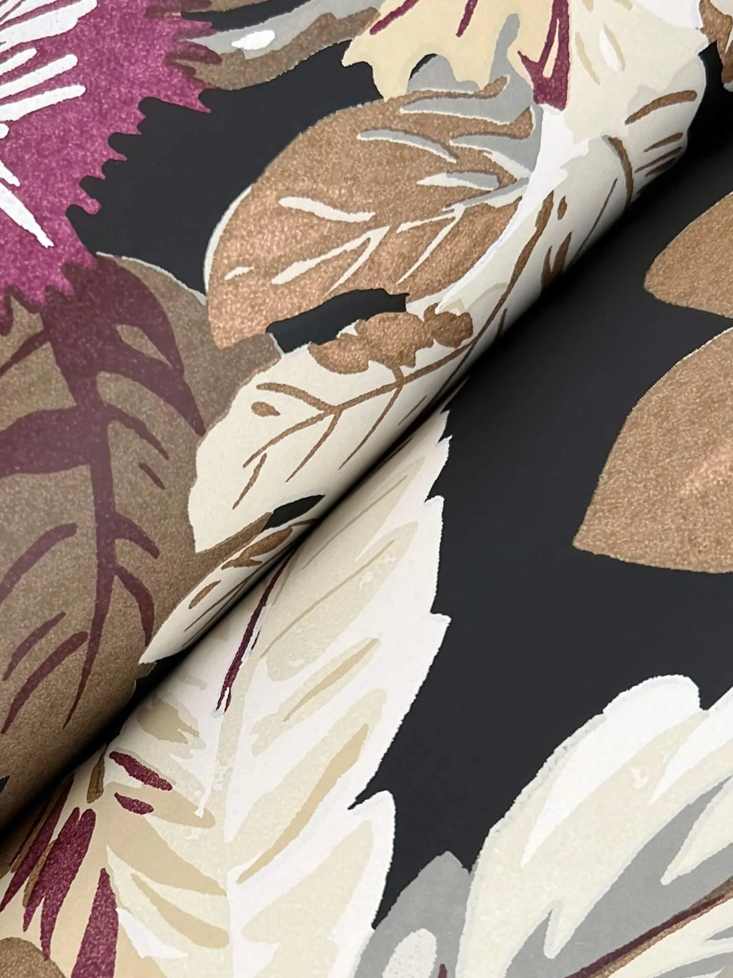 Ronald Redding Briarwood wallpaper, color Black, SKU GT4521