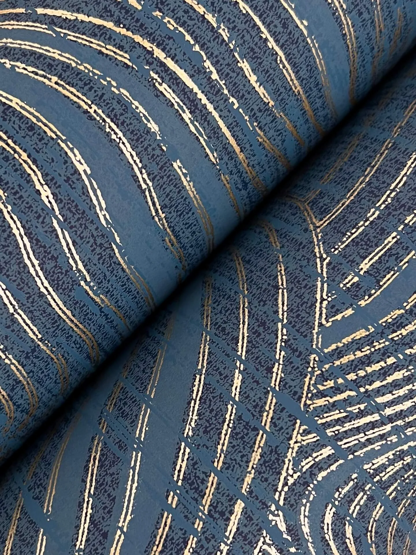 Ronald Redding Geodes wallpaper, color Navy, SKU GT4527