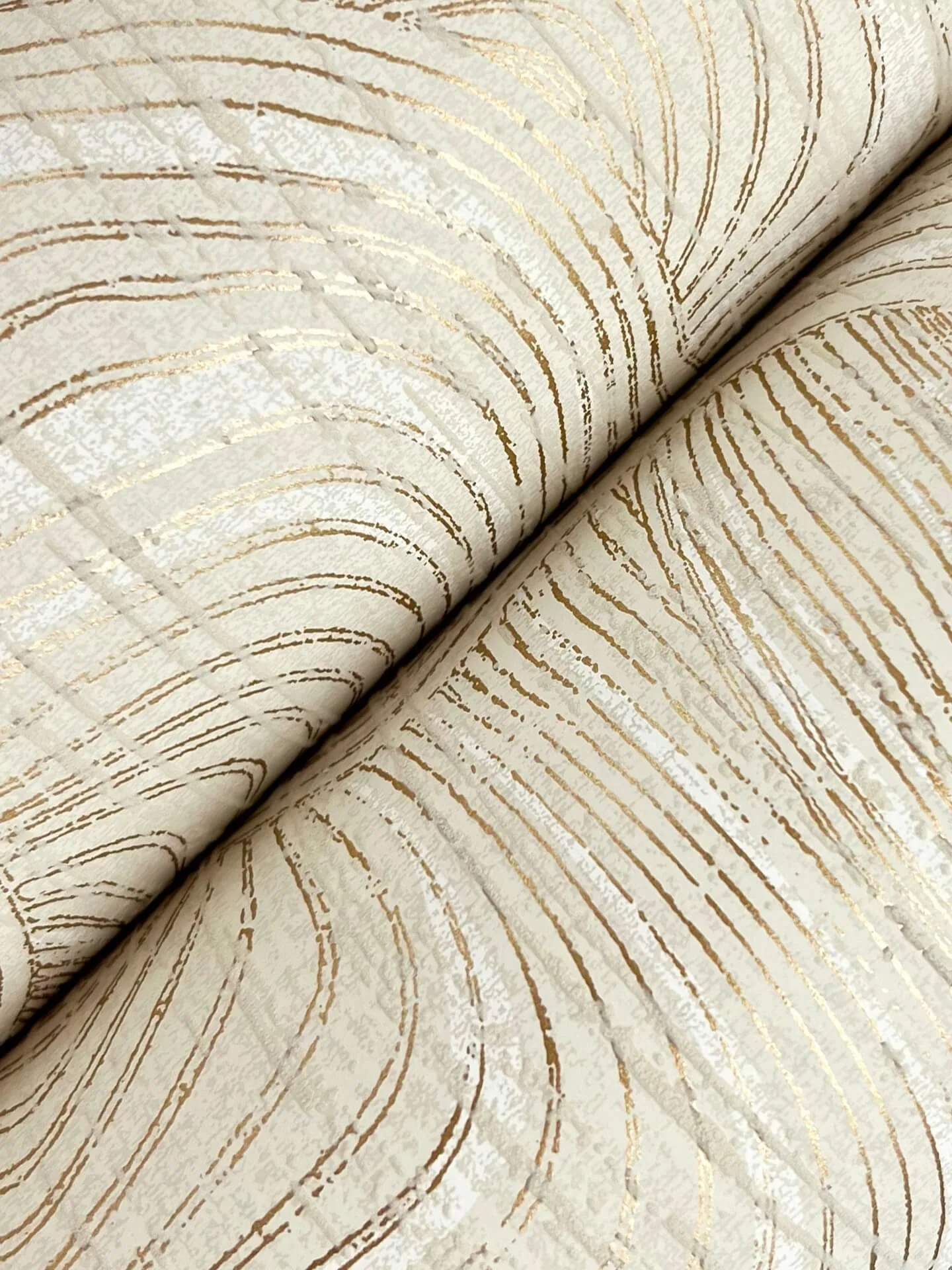 Ronald Redding Geodes - Cream Wallpaper | Buy Online Ronald Redding Geodes wallpaper, color Cream, SKU KT2161