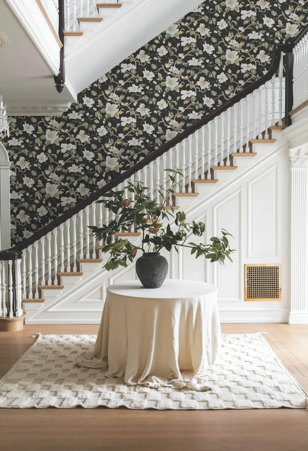 Ronald Redding Marguerite Vine wallpaper, color Black, SKU GT4514