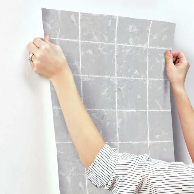 Ronald Redding Metal Leaf Squares - Silver Wallpaper | Buy Online Ronald Redding Metal Leaf Squares wallpaper, color Silver, SKU KT2103