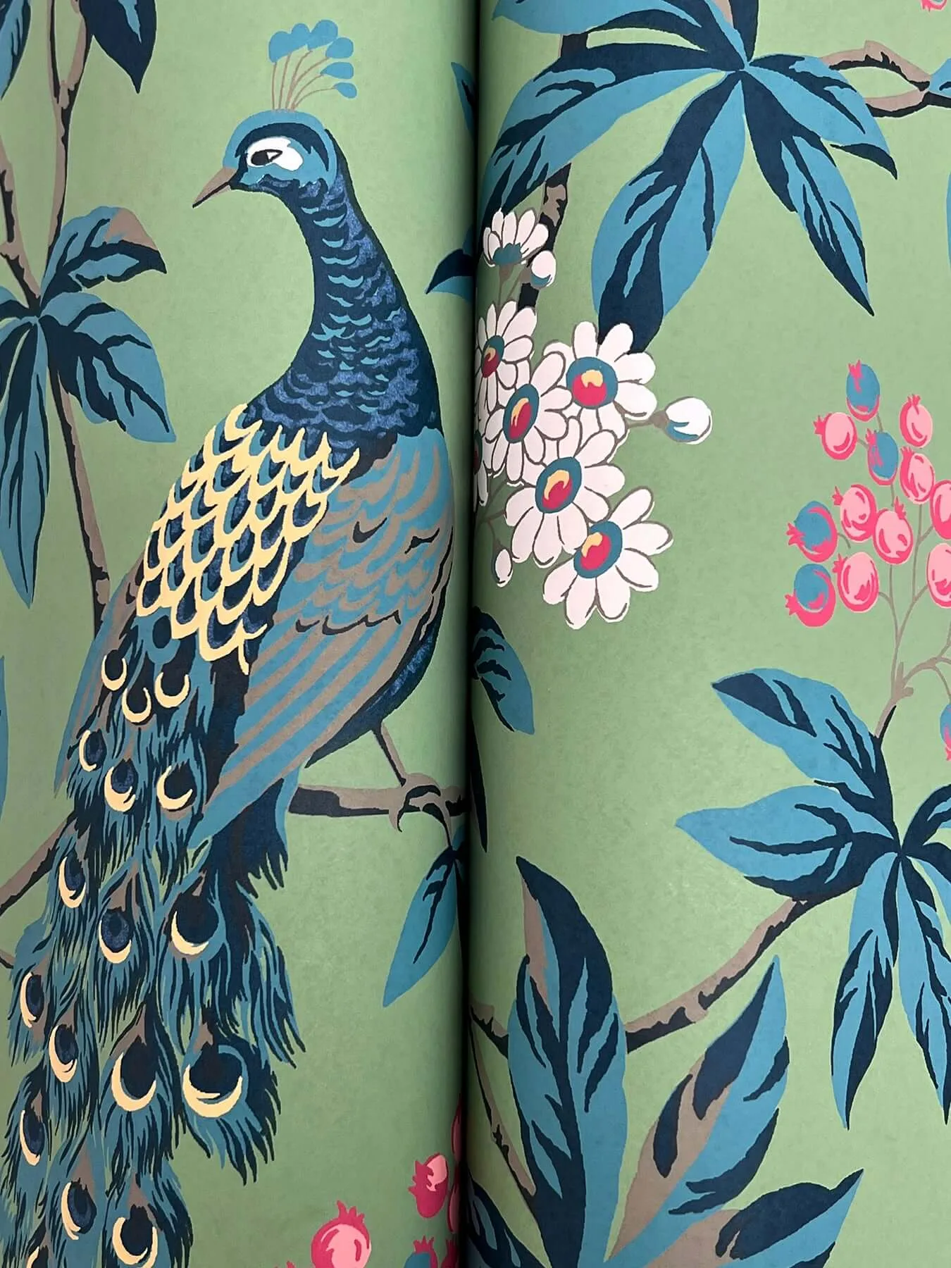 Ronald Redding Peacock Estate - Green Wallpaper | Buy Online Ronald Redding Peacock Estate wallpaper, color Green, SKU MX9664