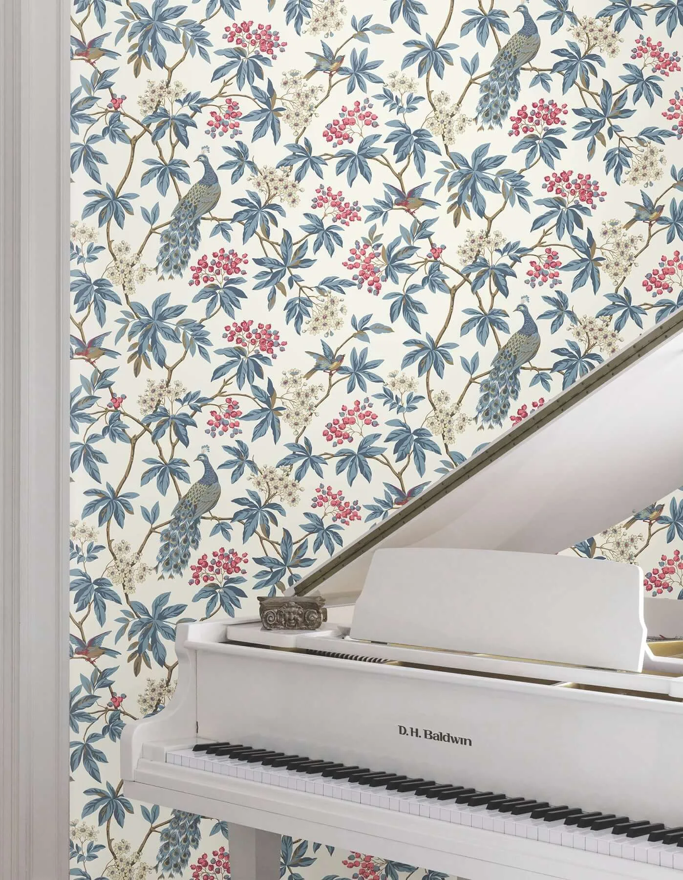 Ronald Redding Peacock Estate - White Wallpaper | Buy Online Ronald Redding Peacock Estate wallpaper, color White, SKU MX9666