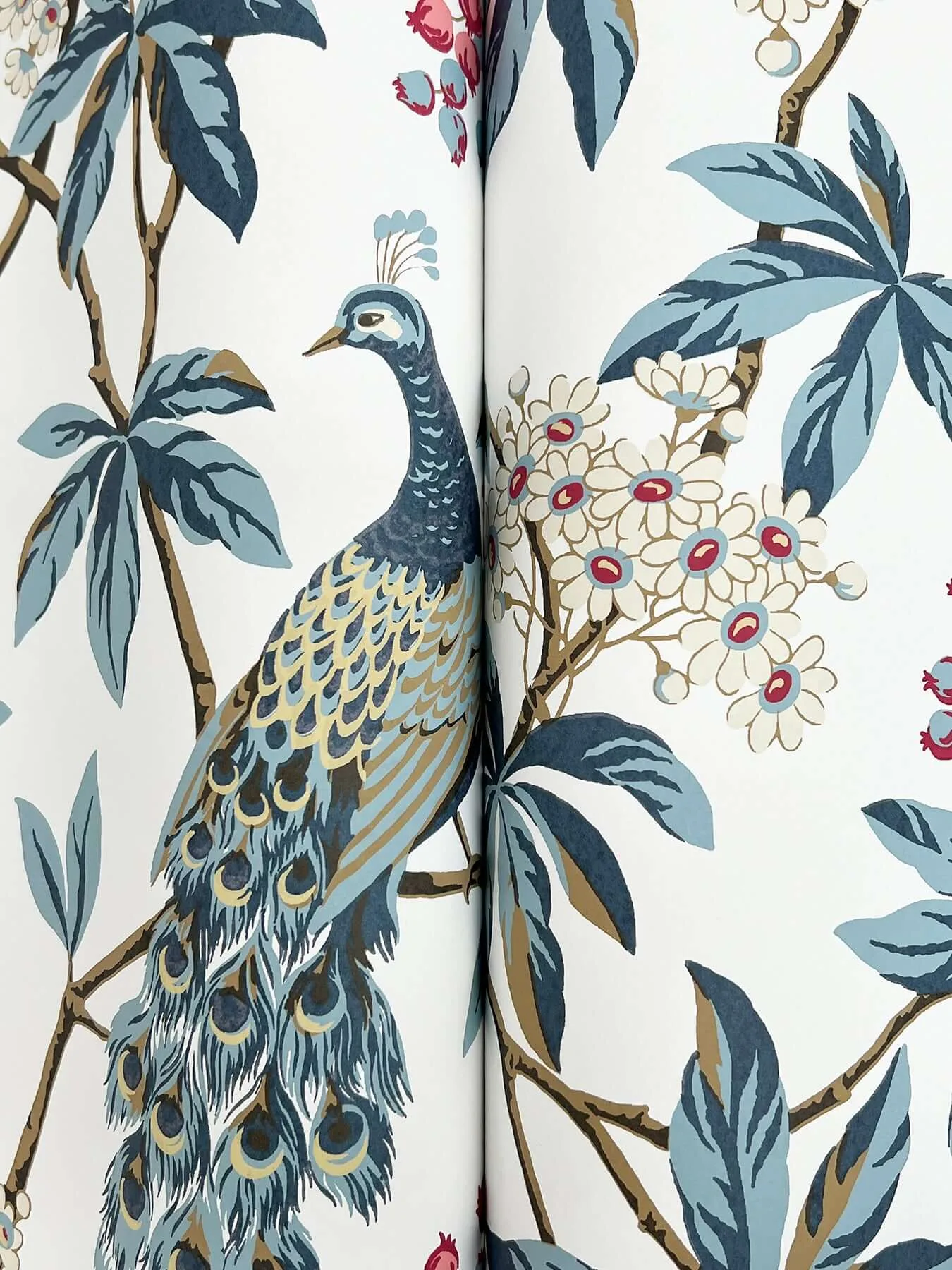 Ronald Redding Peacock Estate - White Wallpaper | Buy Online Ronald Redding Peacock Estate wallpaper, color White, SKU MX9666
