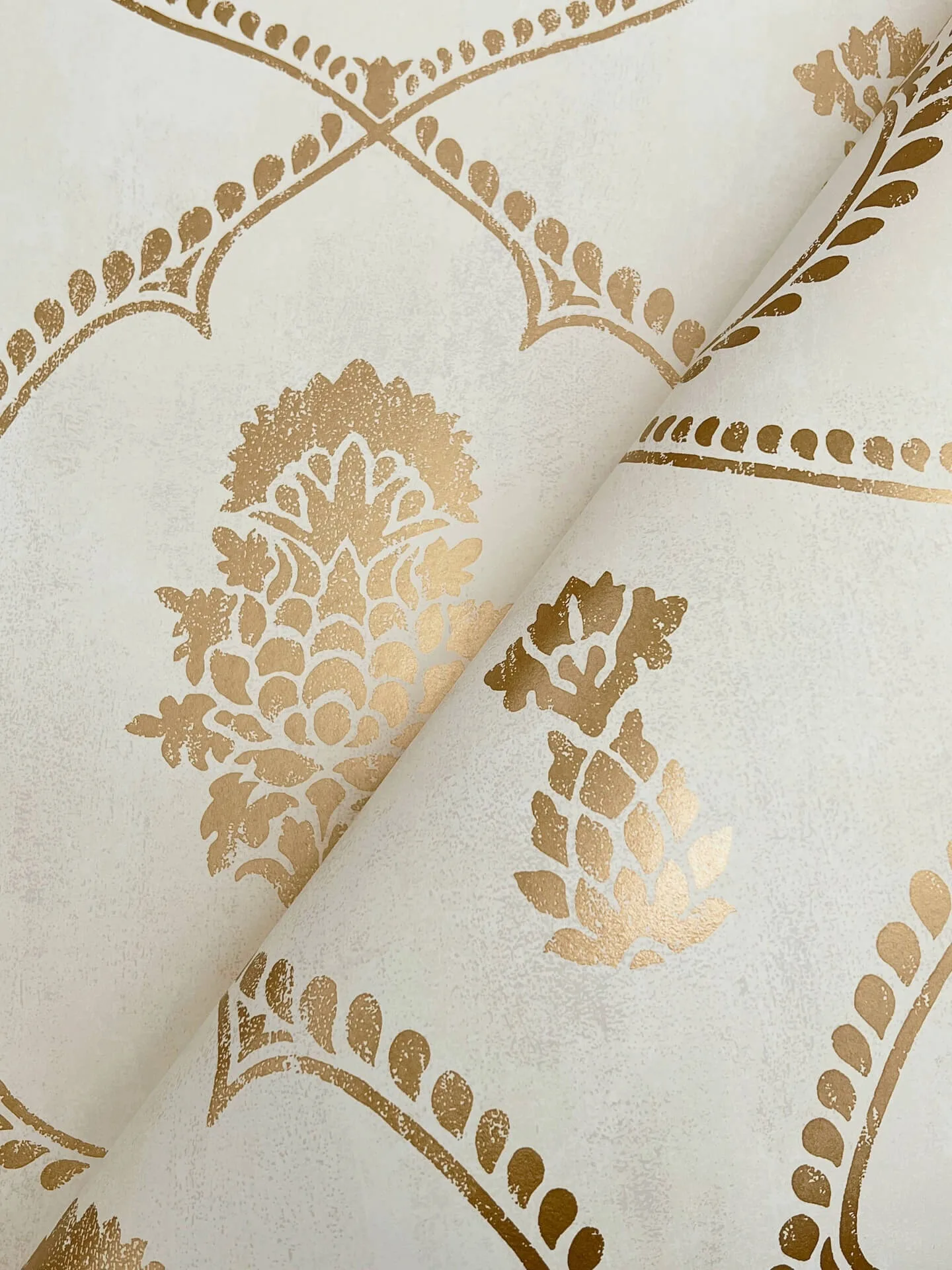 Ronald Redding Royal Damask - Soft Gold Wallpaper | Buy Online Ronald Redding Royal Damask wallpaper, color Soft Gold, SKU MX9643