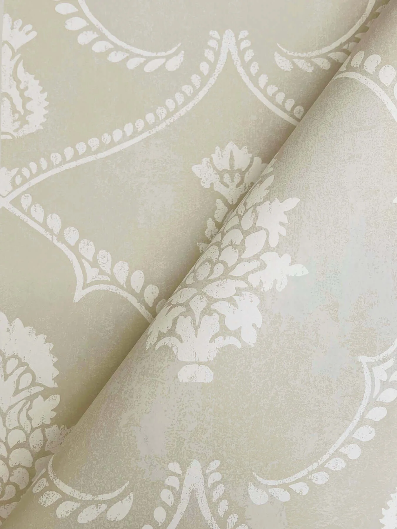Ronald Redding Royal Damask wallpaper, color Soft Grey, SKU MX9642