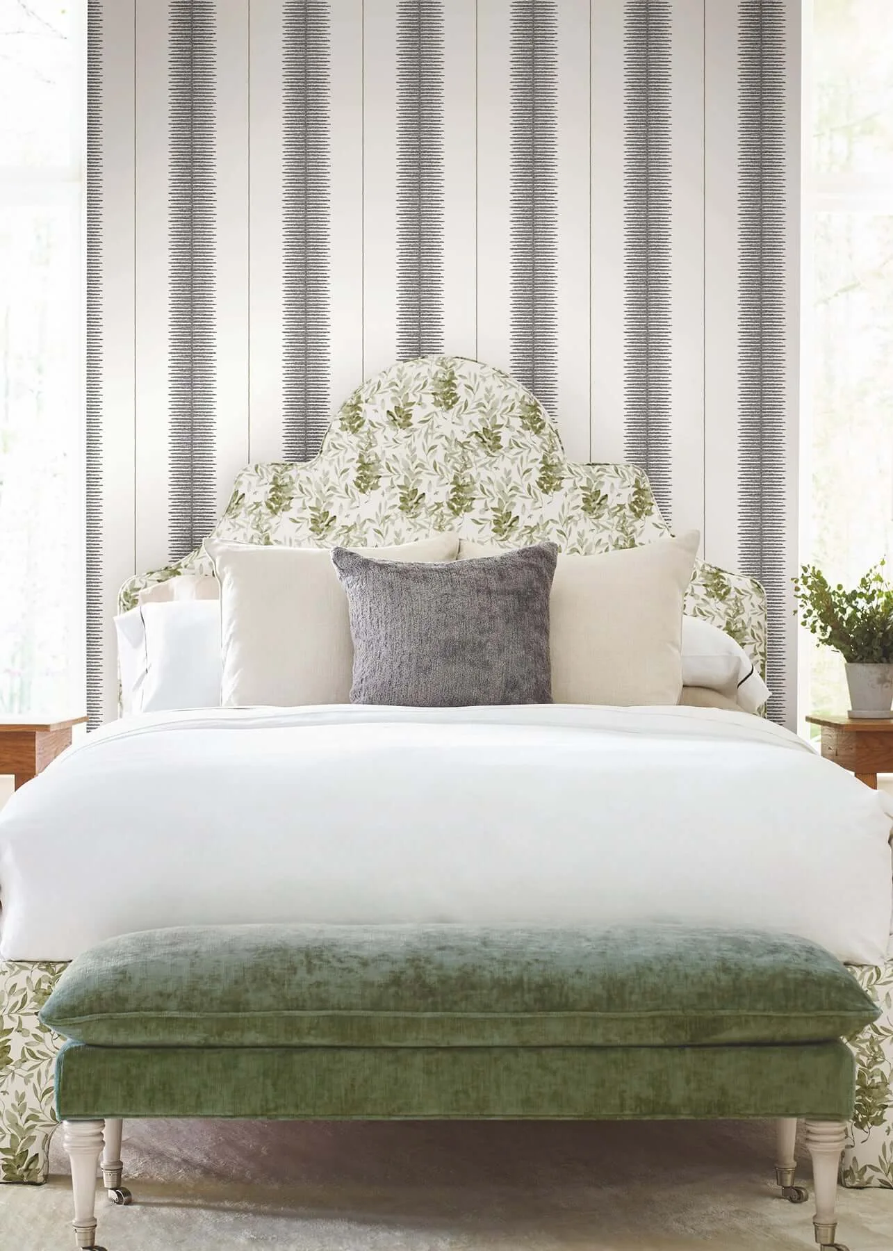 Ronald Redding Tandem Stripe wallpaper, color Black, SKU MX9615