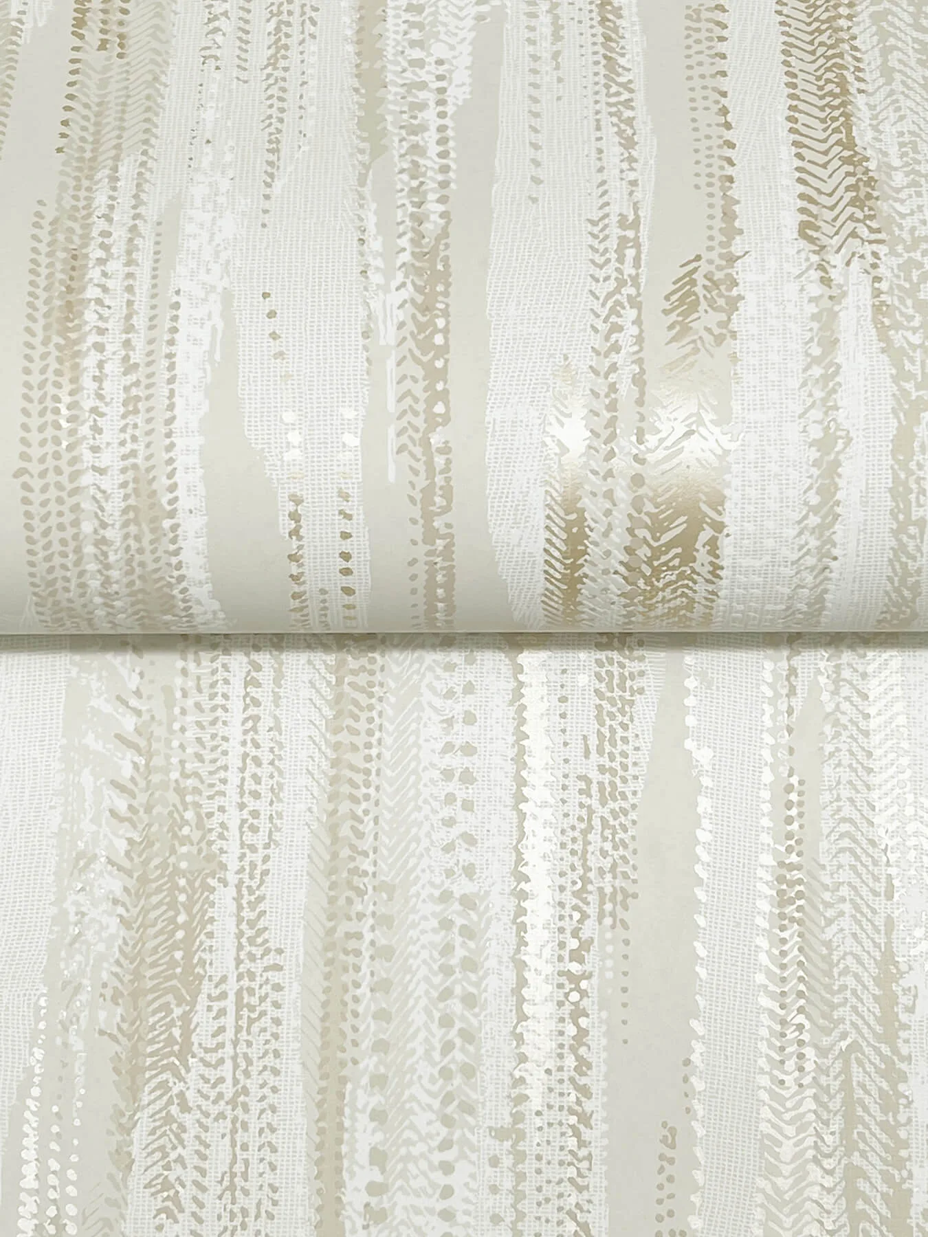 Ronald Redding Tribeca - Gold Wallpaper | Buy Online Ronald Redding Tribeca wallpaper, color Gold, SKU VR1527