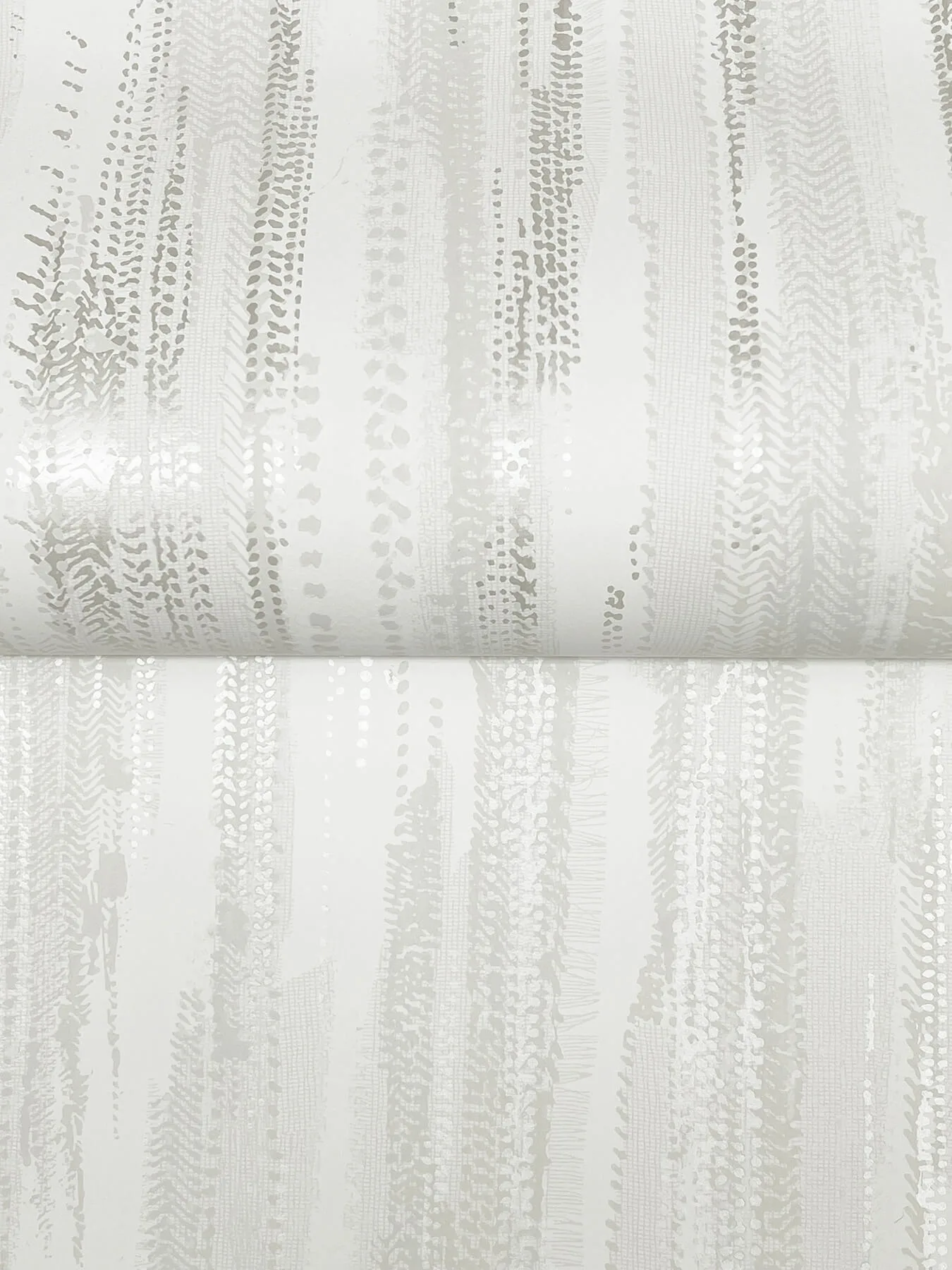 Ronald Redding Tribeca - White Wallpaper | Buy Online Ronald Redding Tribeca wallpaper, color White, SKU VR1522