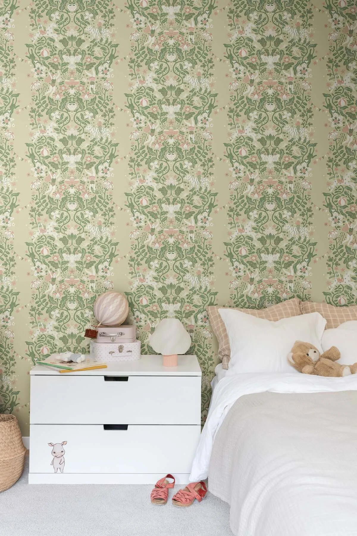 York Wallcoverings Cirkus wallpaper, color Light Green, SKU MB29026