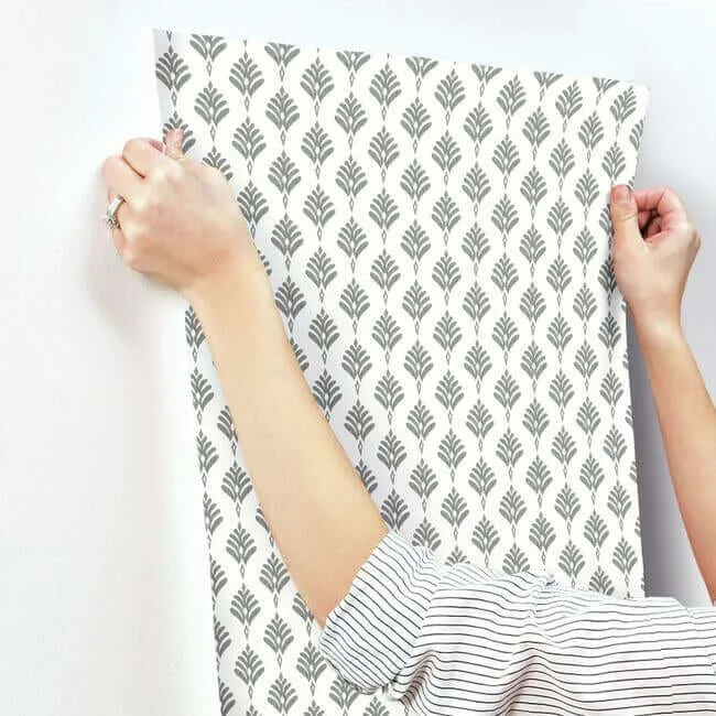 York Wallcoverings French Scallop wallpaper, color Grey, SKU CV4457