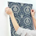 York Wallcoverings Imperial Damask wallpaper, color Navy & Silver, SKU DM4901