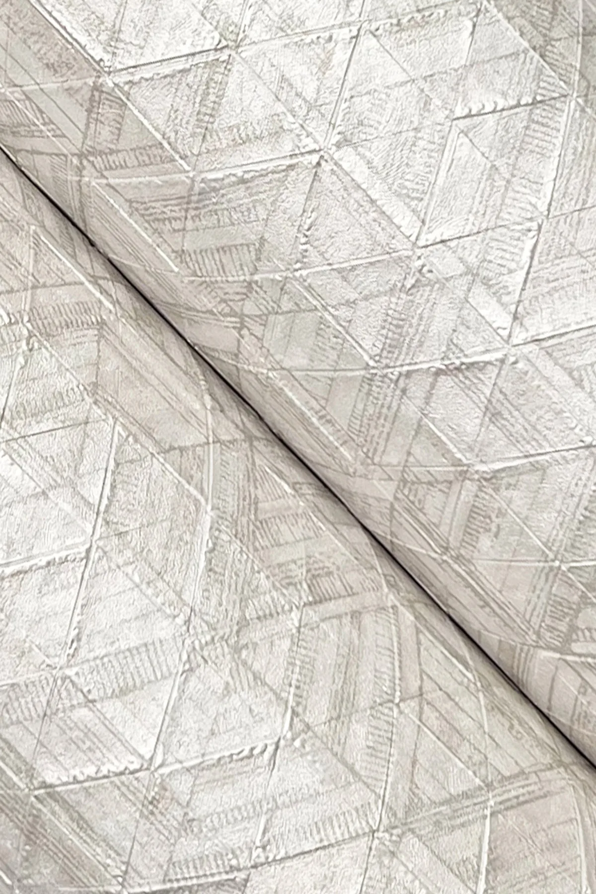 York Wallcoverings Rune wallpaper, color Mother Of Pearl, SKU UD2578N