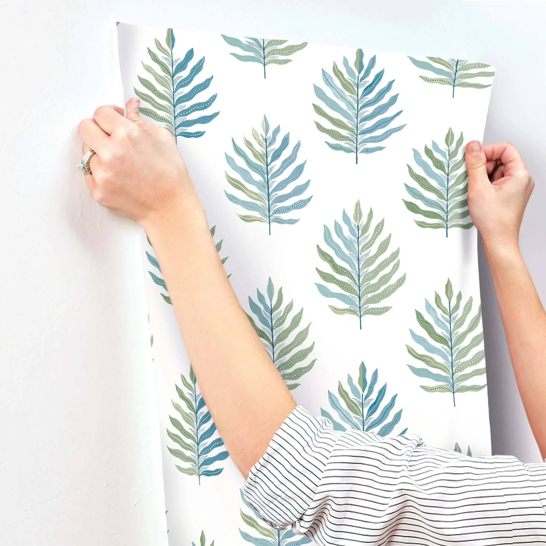 York Wallcoverings Miramar wallpaper, color Lush, SKU MT5602