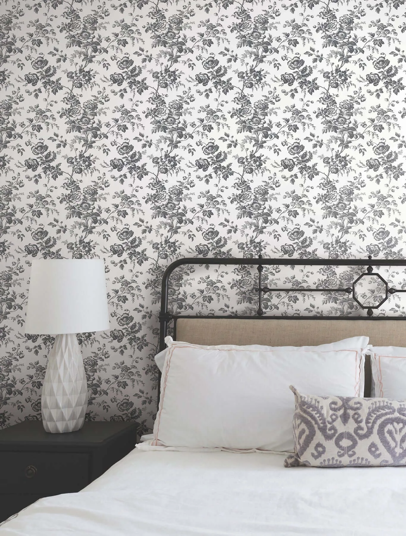 York Wallcoverings Anemone Toile wallpaper, color Black, SKU RT7875