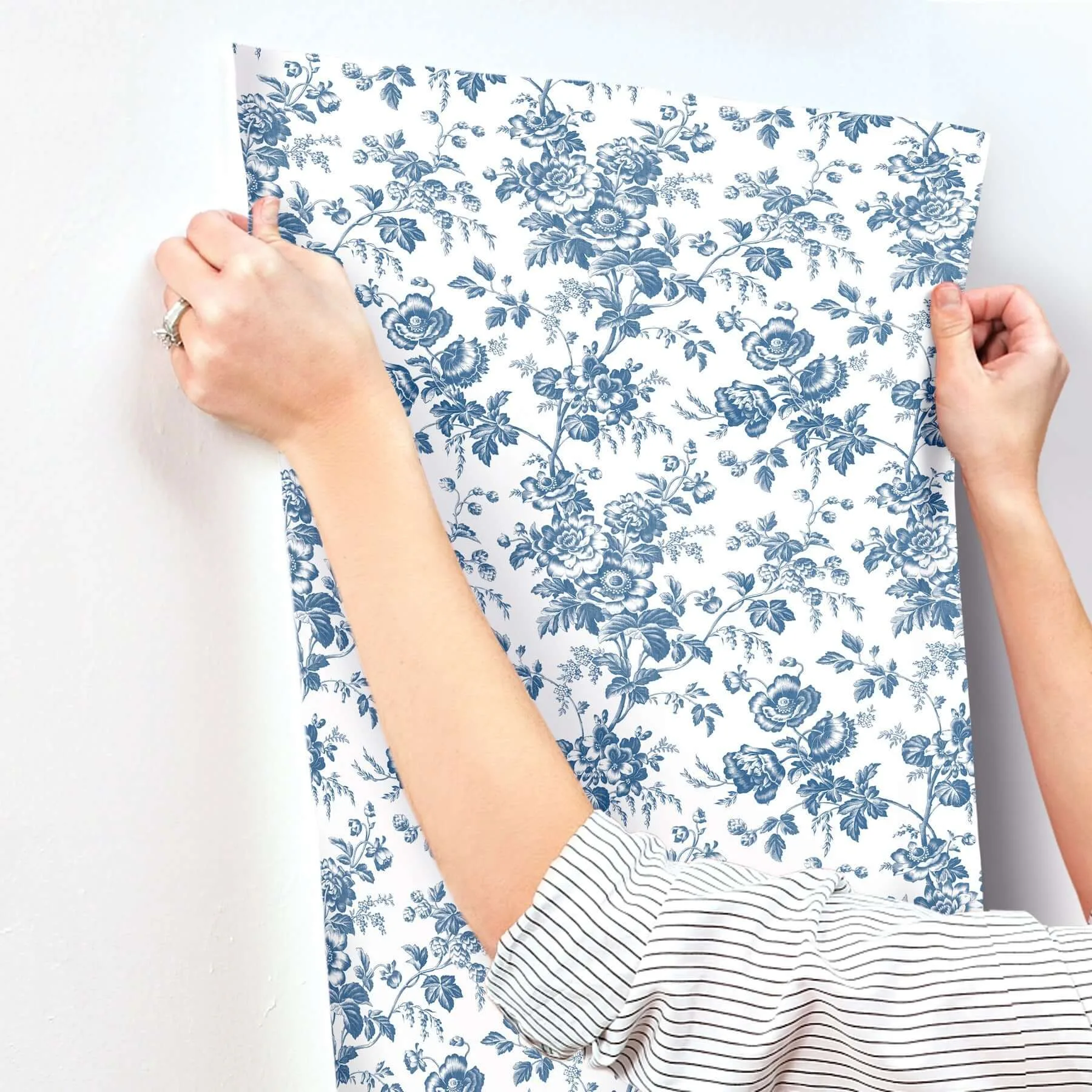 York Wallcoverings Anemone Toile - Navy Wallpaper | Buy Online York Wallcoverings Anemone Toile wallpaper, color Navy, SKU RT7873