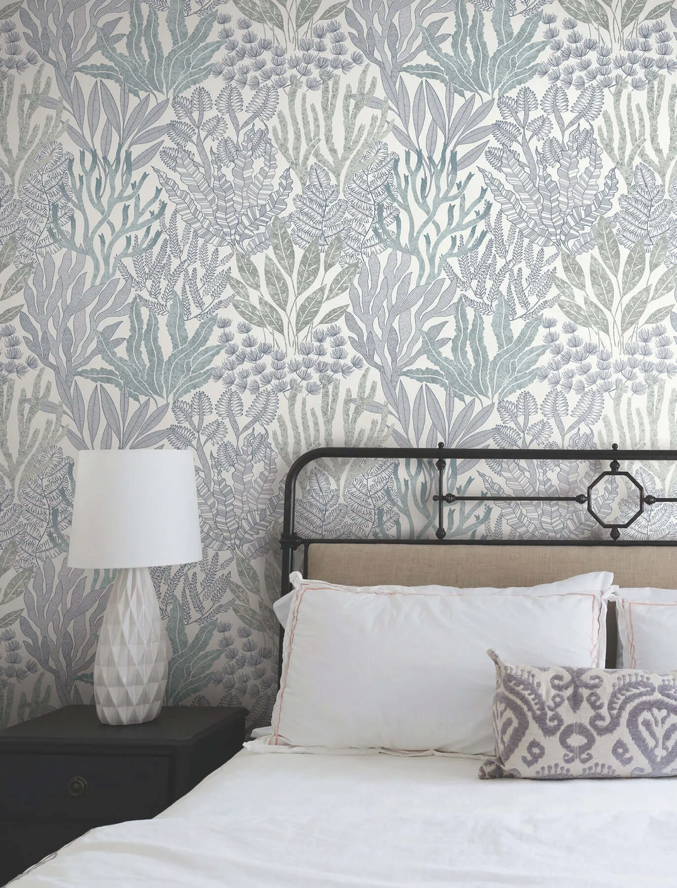 York Wallcoverings Coral Leaves wallpaper, color Blue & Aqua, SKU RT7804
