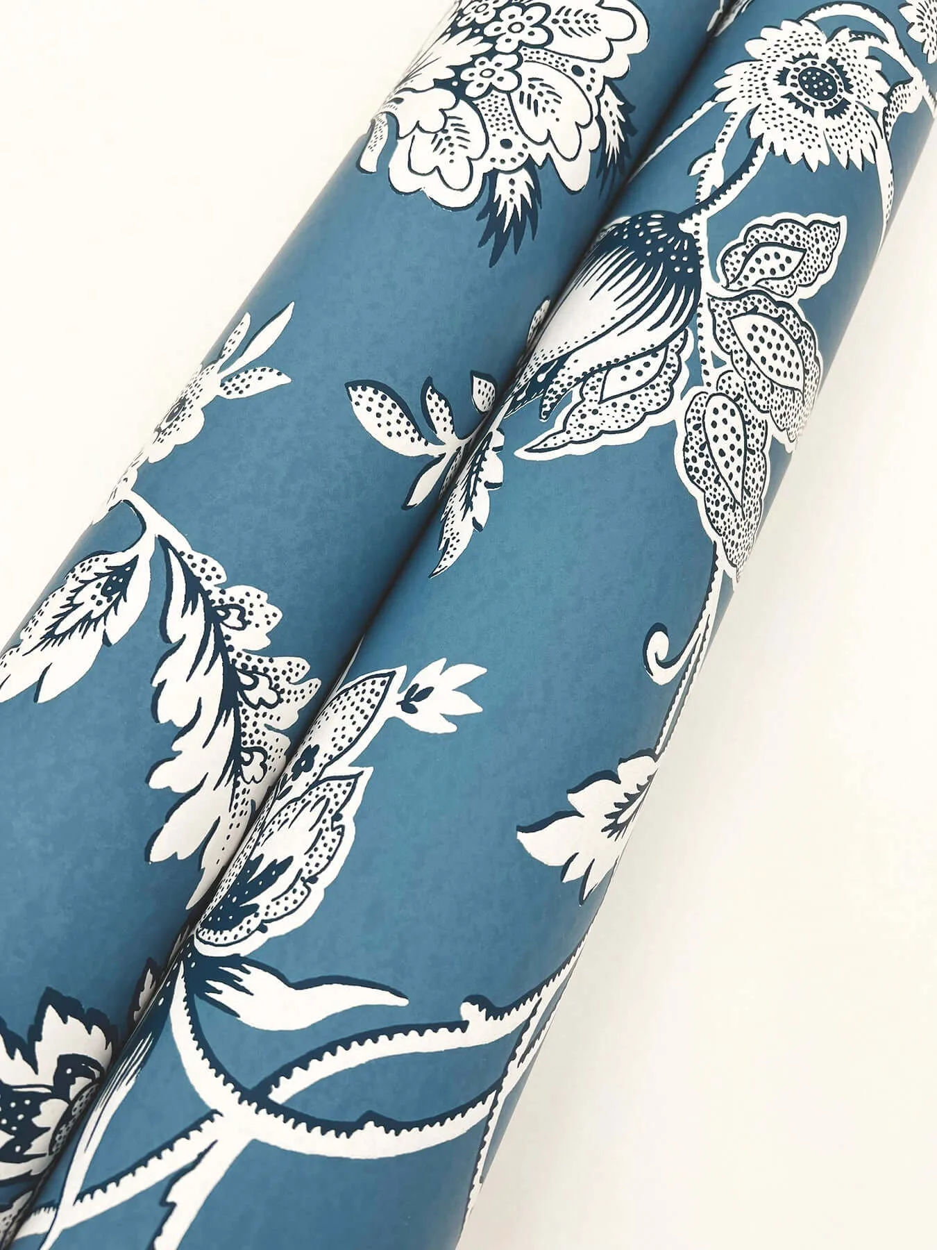 York Wallcoverings Sutton - Blue Wallpaper | Buy Online York Wallcoverings Sutton wallpaper, color Blue, SKU RT7821