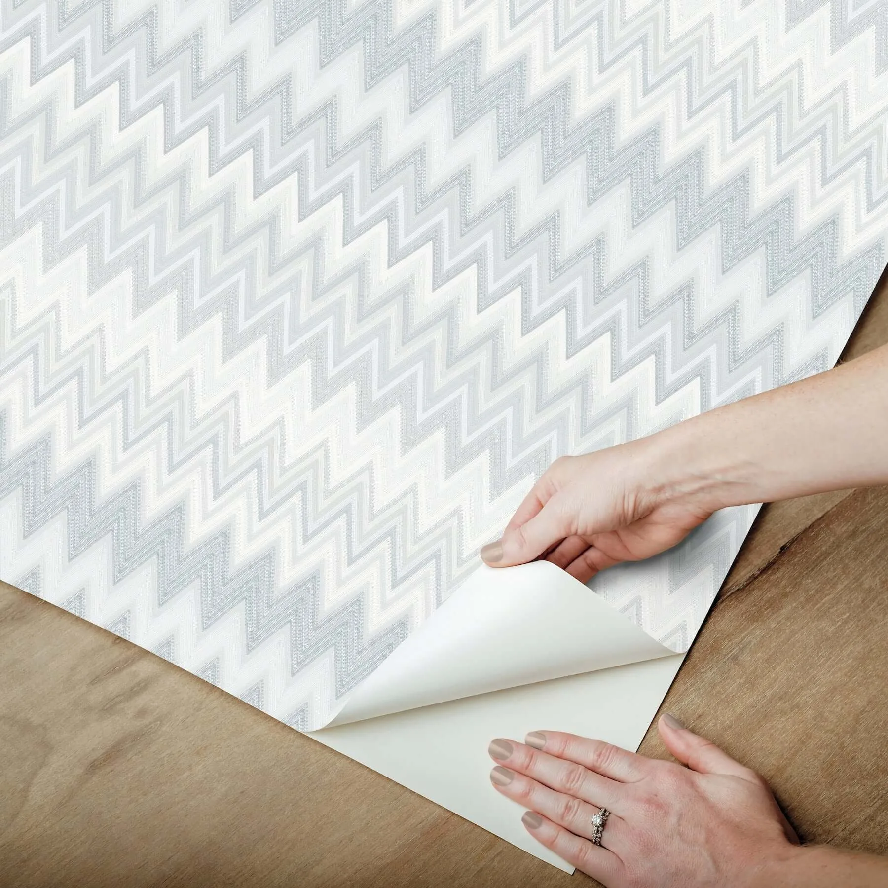 York Wallcoverings Zig Zag wallpaper, color White, SKU PSW1640RL